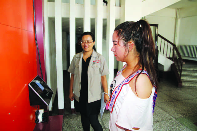 為加強(qiáng)公司機(jī)關(guān)基礎(chǔ)管理，公司機(jī)關(guān)自本月1日起實(shí)行考勤刷臉管理制度